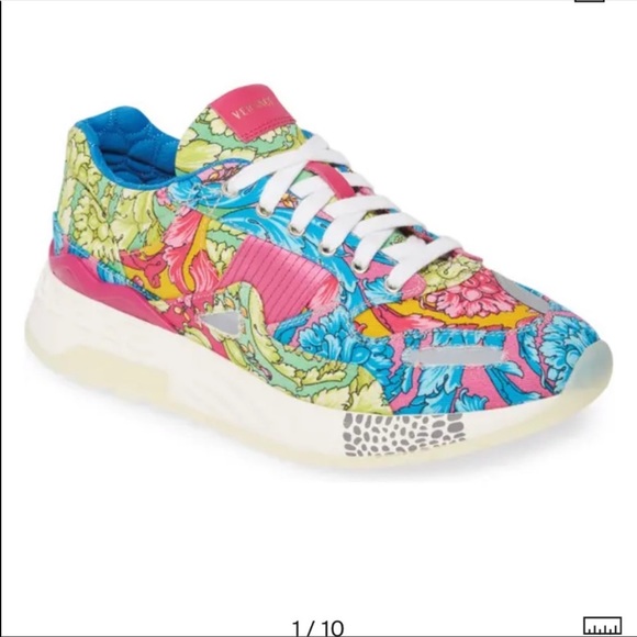 Versace shoes. 10.5 sneakers . King status - Picture 8 of 9